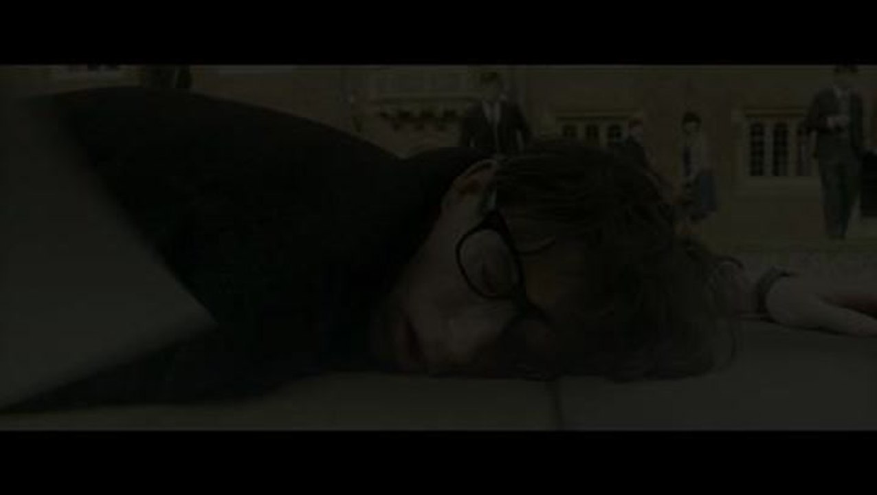 The Theory Of Everything Featurette - What Is The Theory Of Everything?