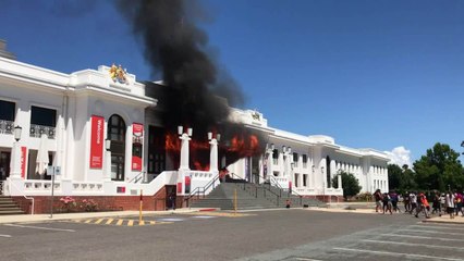 Protests at Old Parliament House lead to fire | December 30, 2021 | ACM