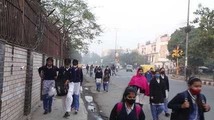 Yeni Delhi'de okullar yeniden açıldı