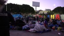 المكسيك تفكك مخيما للمهاجرين قرب الحدود الأميركية