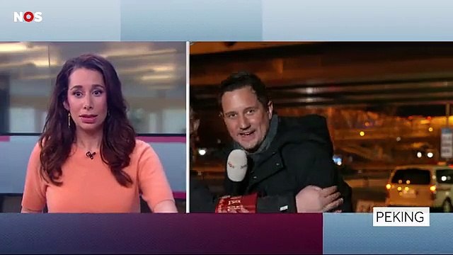 JO d’hiver 2022 : un journaliste néerlandais interrompu en plein direct par un agent de sécurité chinois - Regardez