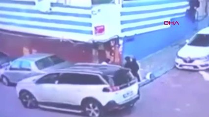ZEYTİNBURNU'NDA 3 KİŞİLİK AİLE SOKAK ORTASINDA SİLAHI SALDIRIYA UĞRADI