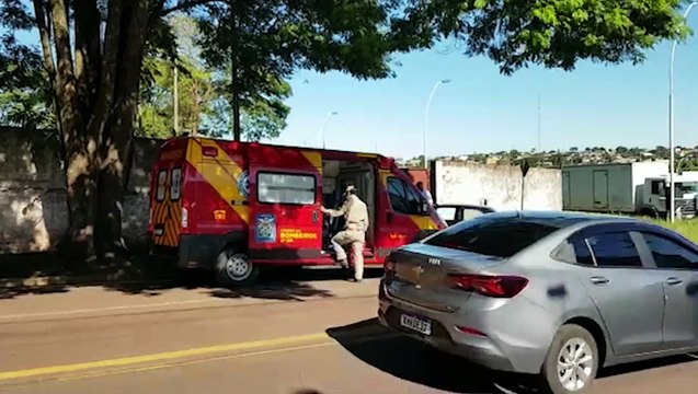 Motociclista fica ferido após colisão com carro no Viaduto da Rua Jacarezinho