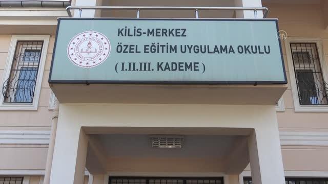 Kent Konseyi, engelli öğrencilerin saç tıraşlarını yaptırdı