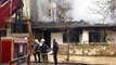 Isınmak için ateş yakılan metruk ev alev alev yandı