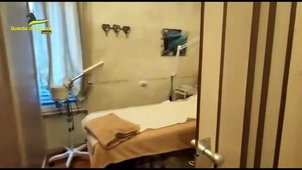 Viareggio, dentro lo studio del finto chirurgo estetico