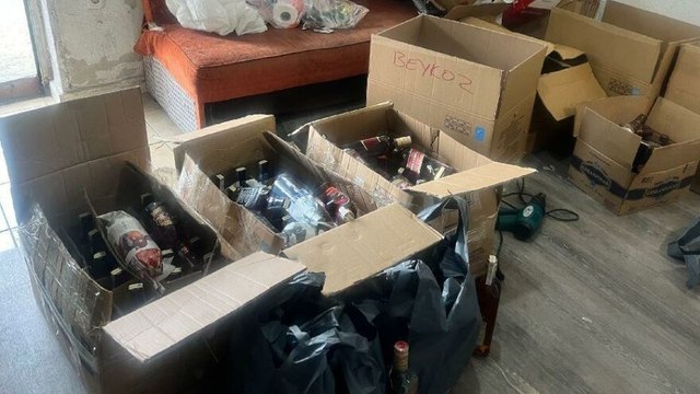 Sahte içki imalathanesine baskın: Şüphelilerin bandrol kandırmacası