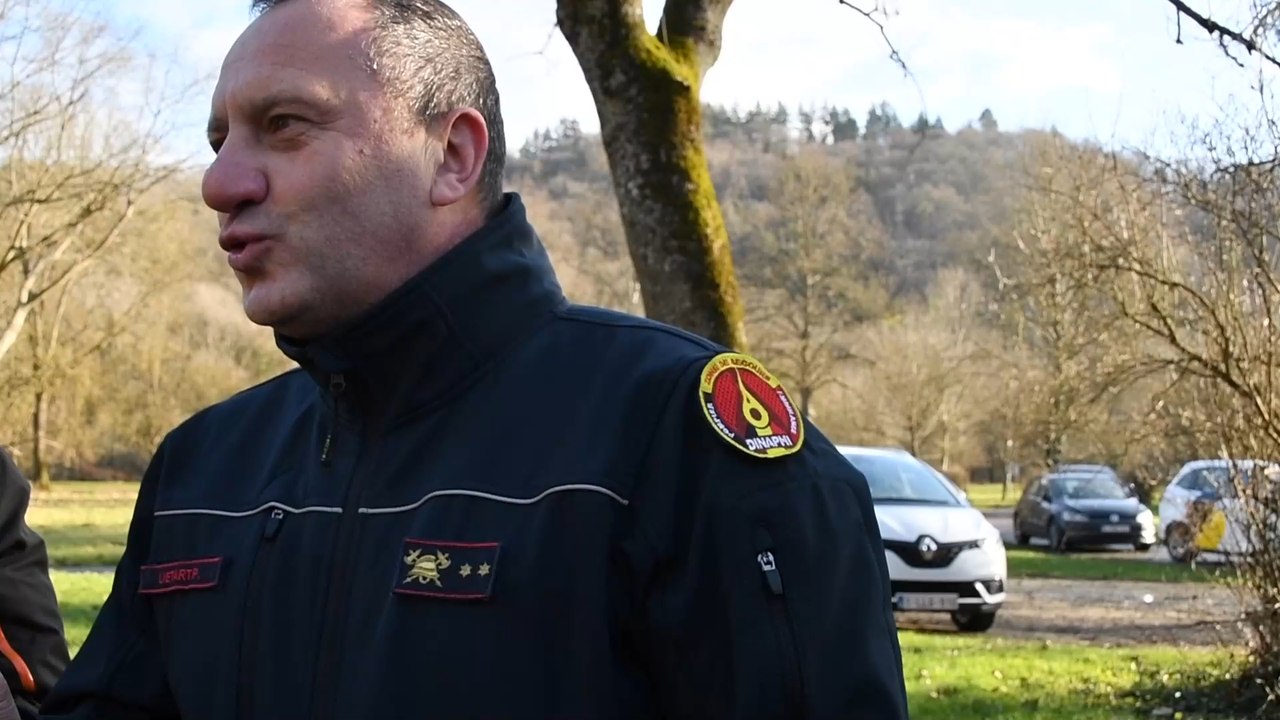 Dinant: les pompiers nageurs-sauveteurs de la zone Dinaphi s'entrainent dans la Lesse