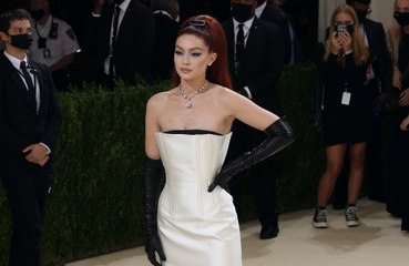 Gigi Hadid apologises for starting a rumour that Rihanna is pregnant with twins