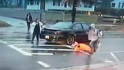 몸 던져 중학생 구한 경찰관...교황의 첫 토크쇼 (지구촌 이모저모) / YTN