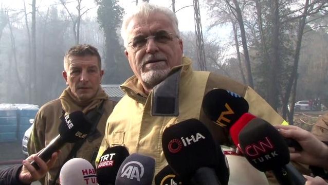 Son dakika! İtfaiye Daire Başkanı Remzi Albayrak Yangın yüzde 80 kontrol altında - İtfaiye Daire Başkanı Remzi Albayrak su dolum tesisindeki yangınla ilgili...
