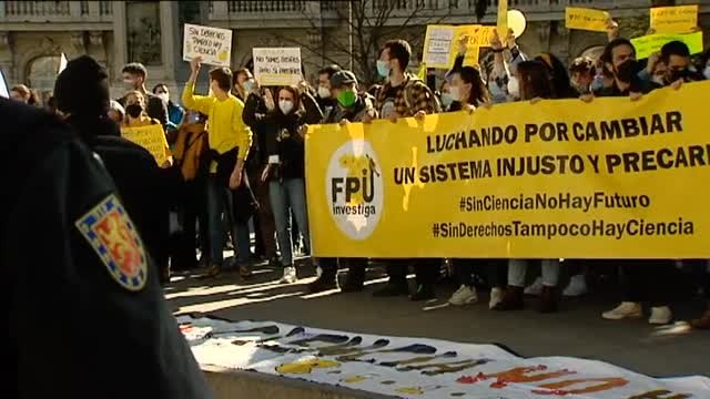 Los jóvenes investigadores protestan por sus condiciones laborales