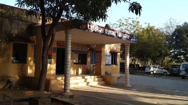 मालन खेड़ी में नाकाबंदी के दौरान, कांच की आड़ में परिवहन करते पकड़ी मादक पदार्थ की बड़ी खेप