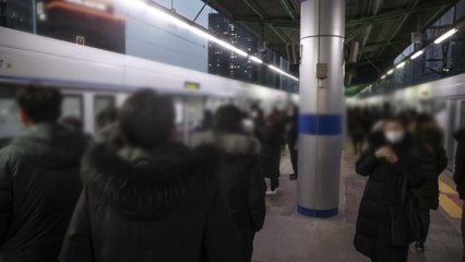 서울역∼남영역 선로변 화재...열차 30분간 운행 중단 / YTN