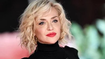 Paola Barale pronta a trovare l'amore Spunta un corteggiatore misterioso Ha lanciato un altra chicc