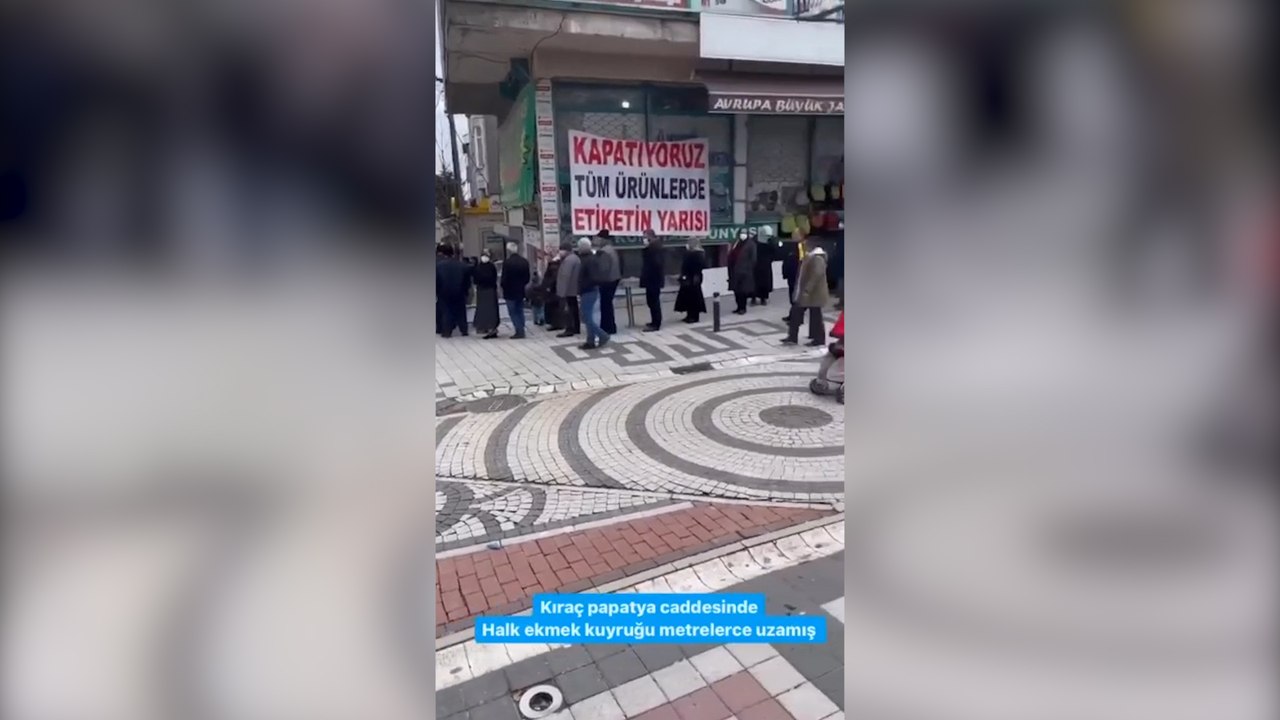 CHP'li Özkan metrelerce uzayan halk ekmek kuyruğunu paylaştı: Türkiye bu tabloyu hak etmiyor