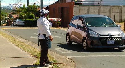 mqn-Chef vende en calles para ayudar a esposa con cáncer-070222