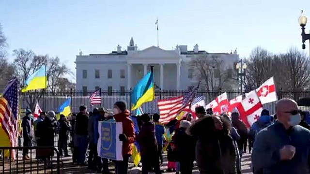 Biden cree que sería inteligente que los ciudadanos estadounidenses abandonaran Ucrania