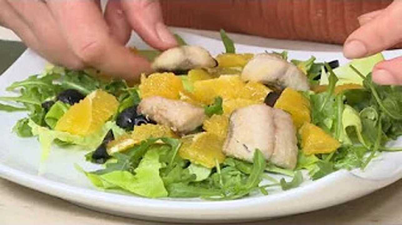 Ricetta Cotto e mangiato, puntata di oggi 19 gennaio Tessa Gelisio e lo sgombro fritto con insalata