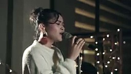 takkan_terganti_LIVE_cover_Della_Firdatia