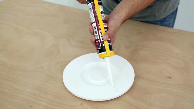 Les Tutos Maison & Travaux - Comment poser une corniche et une rosace ?