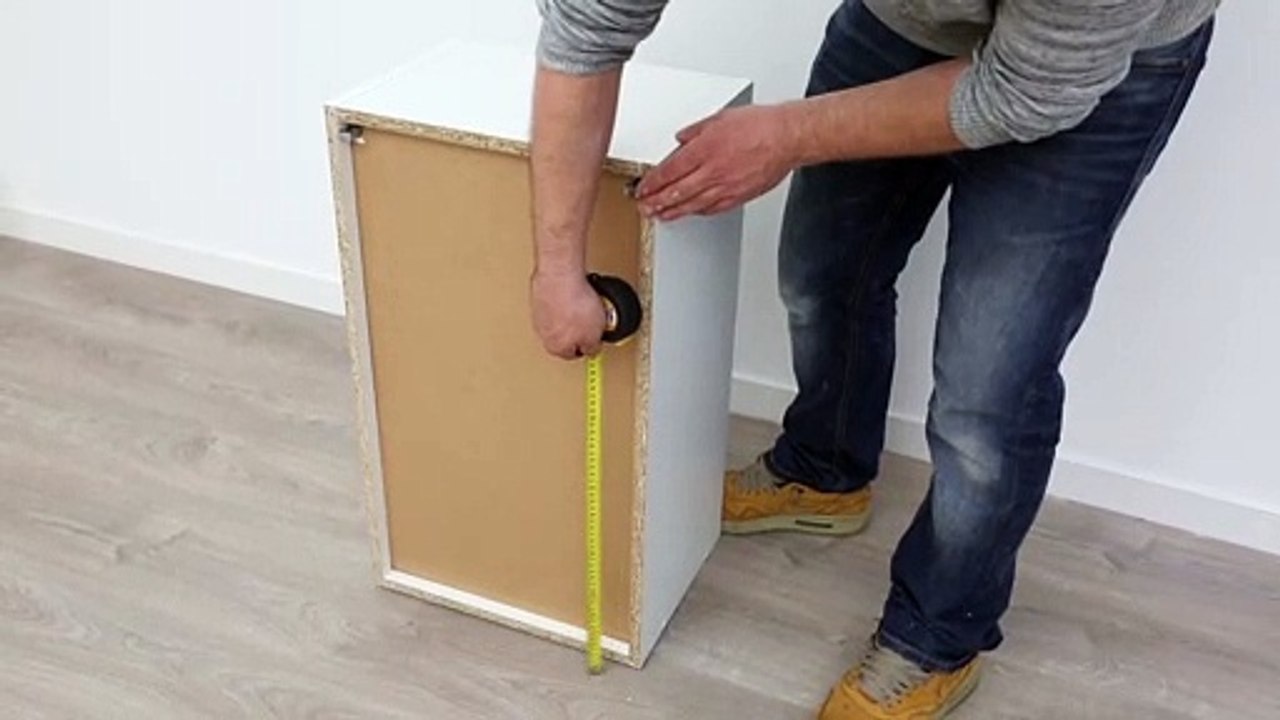 Les Tutos Maison & Travaux - Comment installer un meuble de cuisine ?