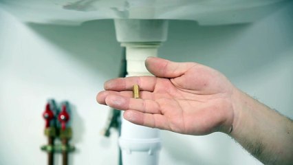 Les Tutos Maison & Travaux - Comment installer un mitigeur et un raccordement sur le tuyau d'arrivée d'eau ?