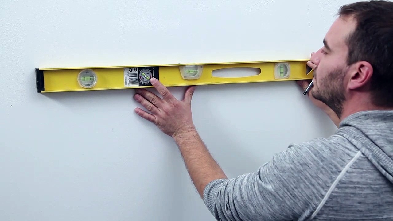 Les Tutos Maison & Travaux - Comment créer et poser une moulure en cimaise ?