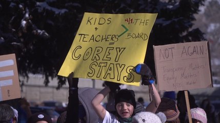 DCSD: Estudiantes protestan decisiones de la Junta Escolar