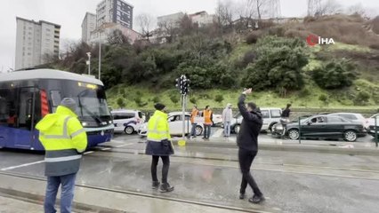 Alibeyköy'de yolun karşısına geçmeye çalışan kadına tramvay çarptı