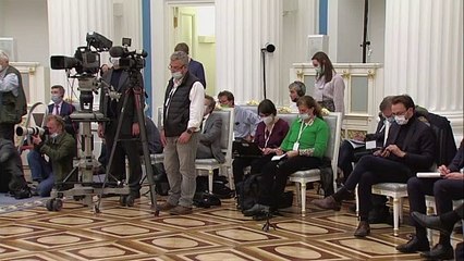 Macrón no logra ningún acuerdo en Moscú aunque se abre una ventana al diálogo