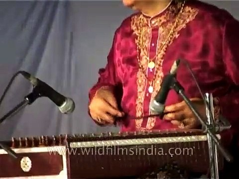 Pandit Shiv Kumar Sharma playing Santoor