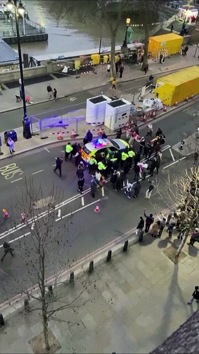 Labour leader Keir Starmer harassed by protesters outside parliament following untrue claim by Boris Johnson