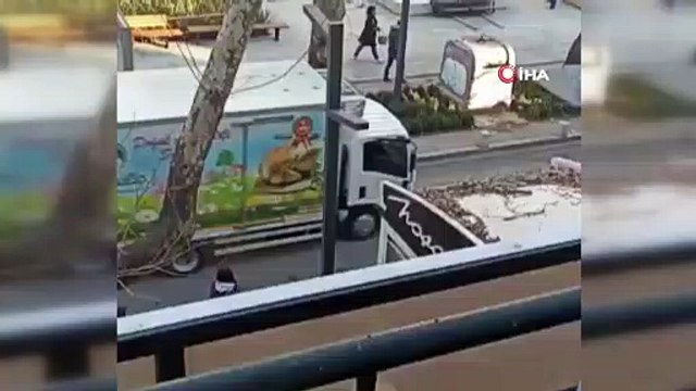 Yanlış anlaşılınca cadde ortasında tekme tokat darp edildi