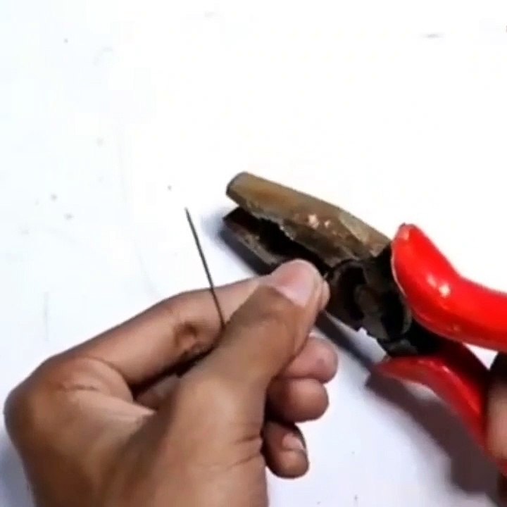 How to make a butterfly toy using rubber bands and safety pins