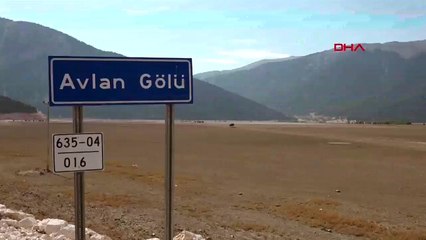 Tamamen kuruyan Avlan Gölü'nde 'su' sevinci