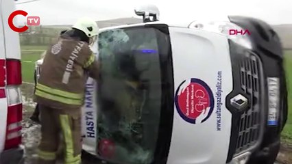 ARNAVUTKÖY'DE CAN PAZARI... HASTA NAKİL ARACINDAKİ YARALILARI KURTARMAK İÇİN SEFERBER OLDULAR