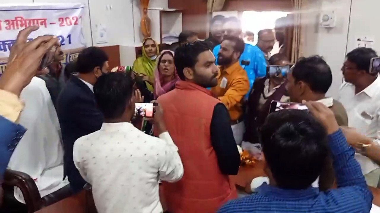 Board meeting : हंगामे के बीच बोर्ड बैठक 34 करो...