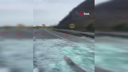 Son dakika haberi: Artvin'de kamyon kaza yaptı, 3 ton cam yola savruldu