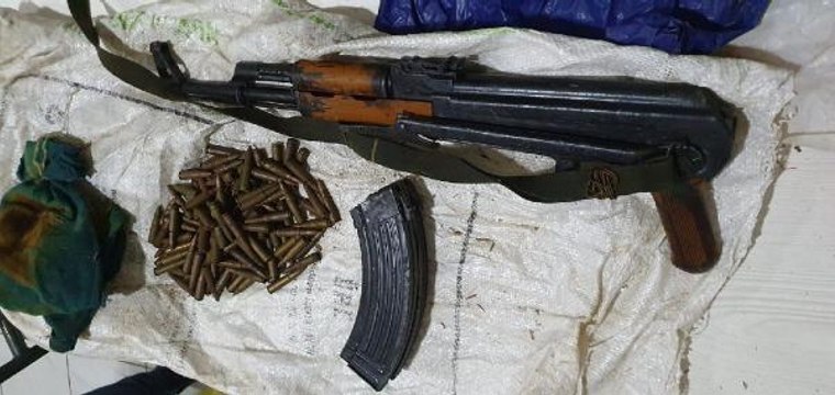 KALAŞNİKOF TÜFEĞİ SATMAK İSTERKEN YAKALANDI