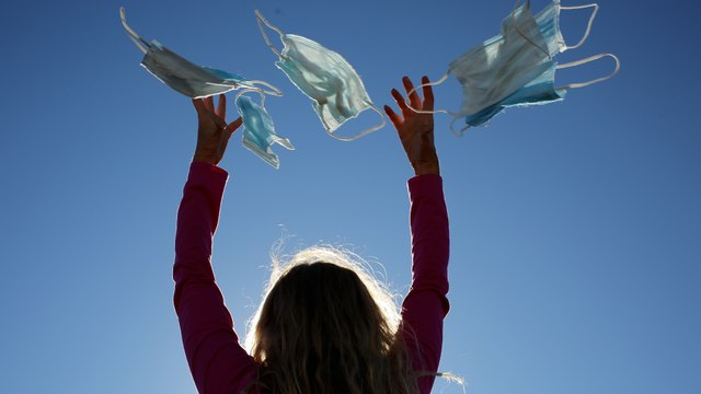 El Gobierno elimina las mascarillas en exteriores