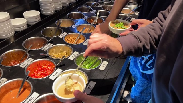 Chine : au restaurant, quand les robots deviennent serveurs...