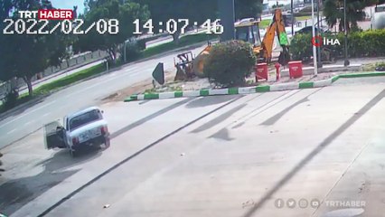 Drift yapan sürücü kendini yerde buldu: O anlar kamerada