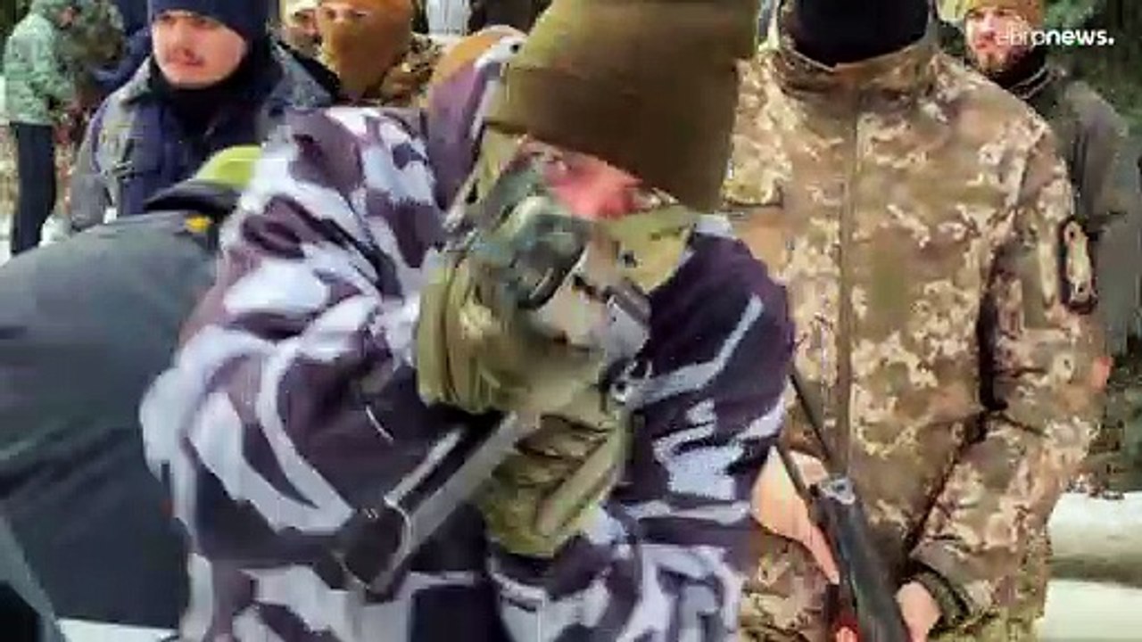 شاهد: حزب يميني متطرف في أوكرانيا يدرّب عناصره استعداداً لاجتياح روسي محتمل
