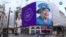 Londra Meydanları Kraliçe Elizabeth’in Fotoğraflarıyla Süslendi