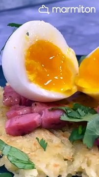 Oeuf mollet, paillasson pomme de terre et lardons