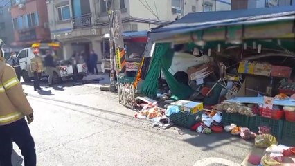 인천에서 화물차가 과일가게 돌진...부주의 추정 / YTN