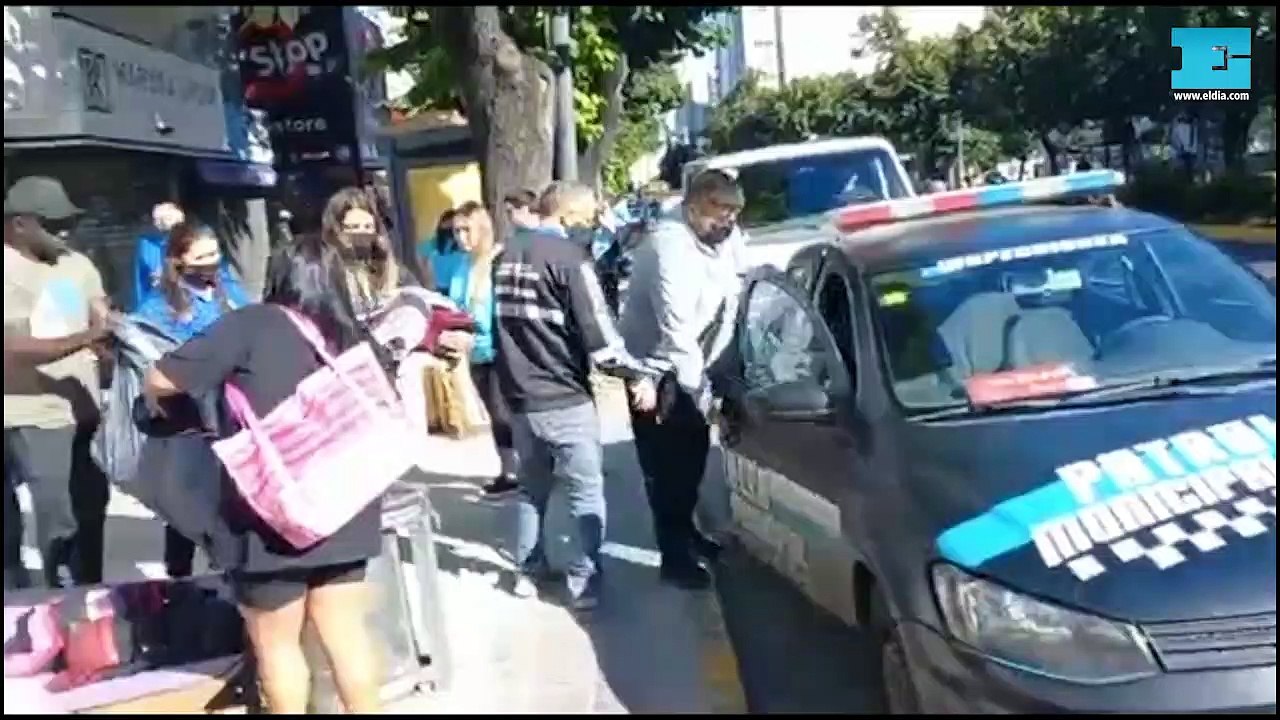 Denuncian inacción policial durante ataque a inspectores en operativo contra la venta ilegal