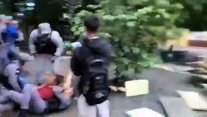 Policía arrestan estudiantes en liceo SFM