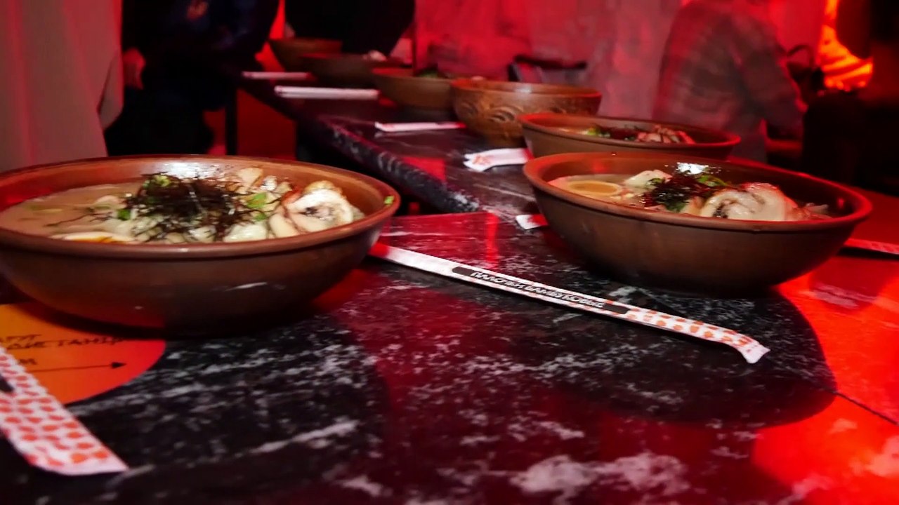 Knallharter Wettbewerb: Wer verschlingt am schnellsten seine Ramen-Suppe?